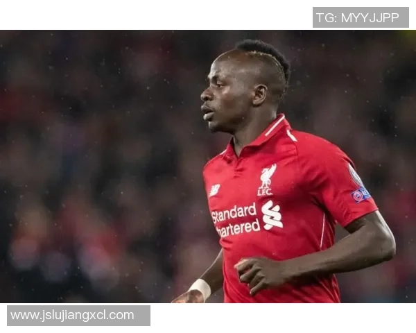 足球明星家中遭窃贼光顾价值不菲财物被盗引发社会关注