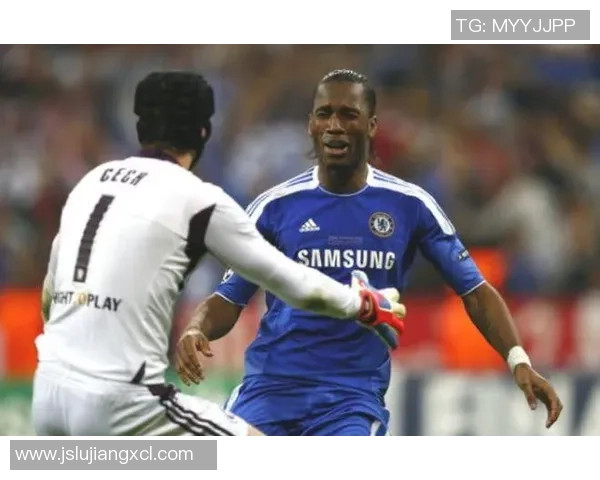 法国足球明星德罗巴的辉煌职业生涯与传奇瞬间回顾